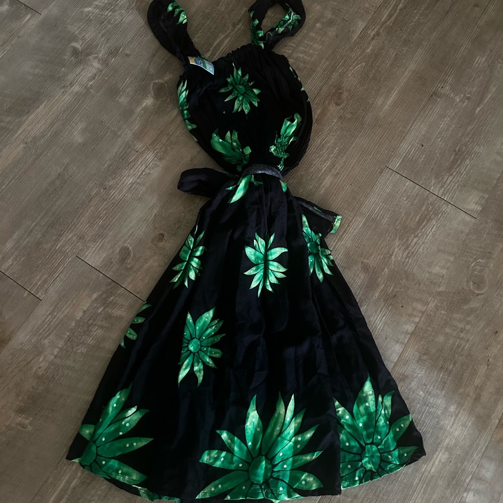 NEW! with tags! Rema Black and Green Flower Sundress with Tie-back